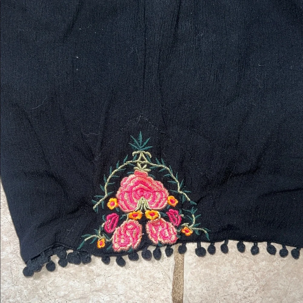 Blue Rain Black Shorts with Floral Embroidery Size M